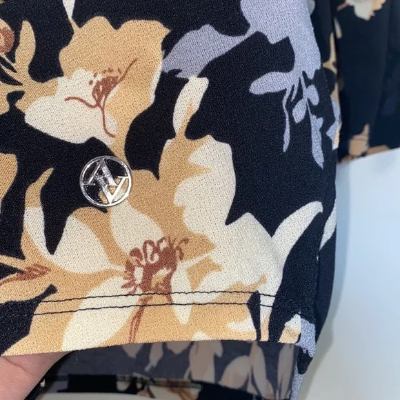 Adrienne Vittadini Floral blue black and cream Womens blouse - Picture 6 of 9